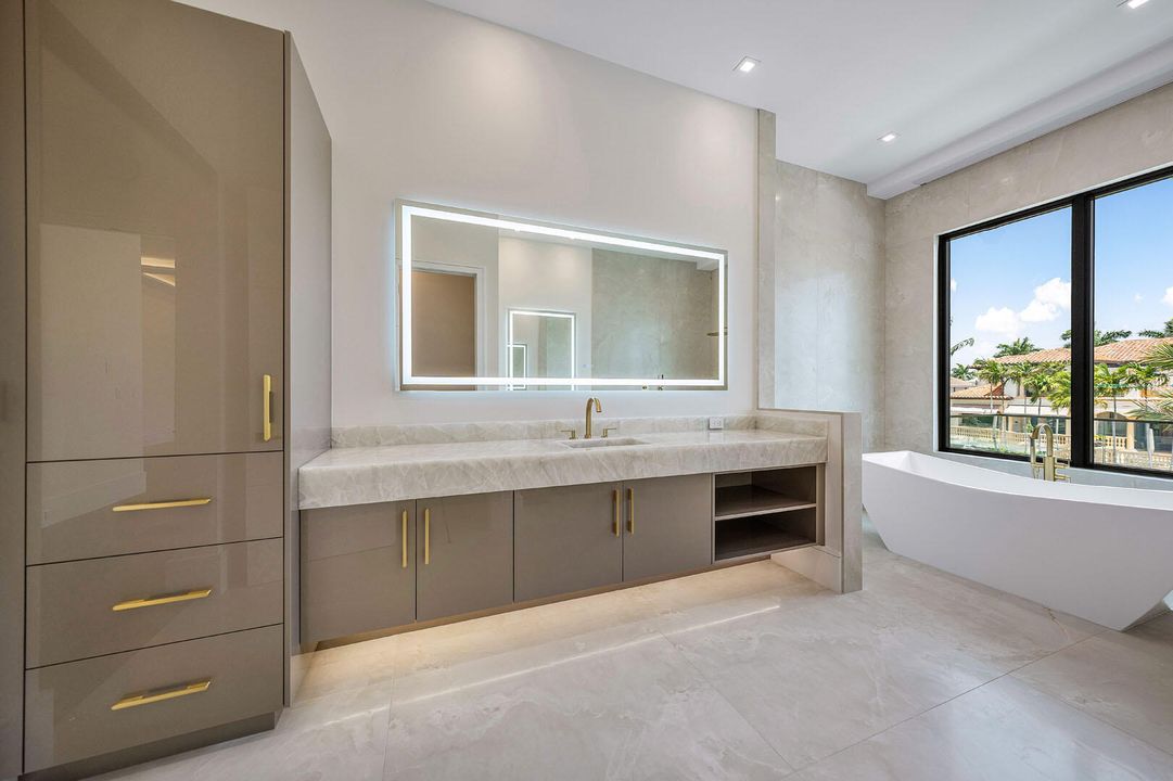 For Sale: $22,000,000 (6 beds, 7 baths, 10171 Square Feet)