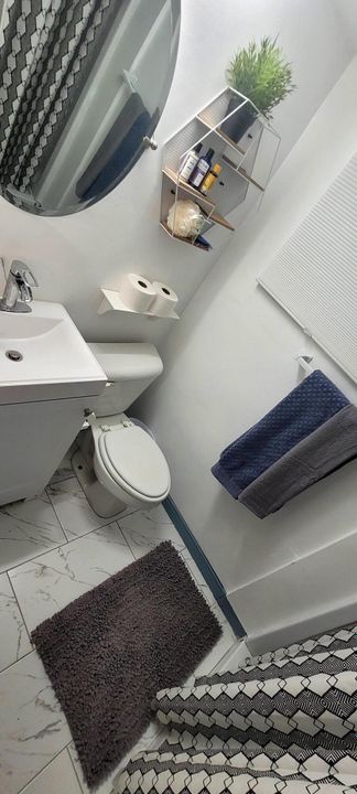 For Rent: $2,500 (2 beds, 1 baths, 800 Square Feet)