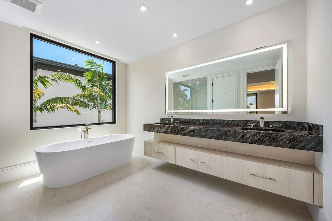 For Sale: $22,000,000 (6 beds, 7 baths, 10171 Square Feet)