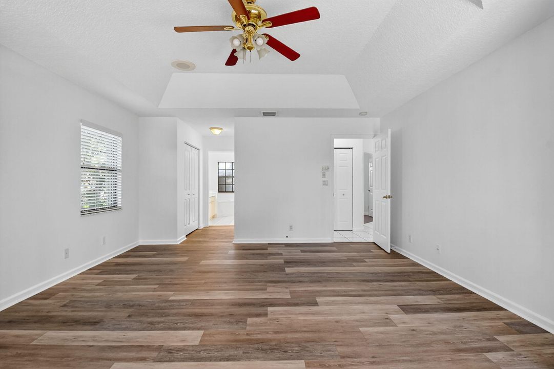 合同活跃: $599,900 (3 贝兹, 2 浴室, 2037 平方英尺)