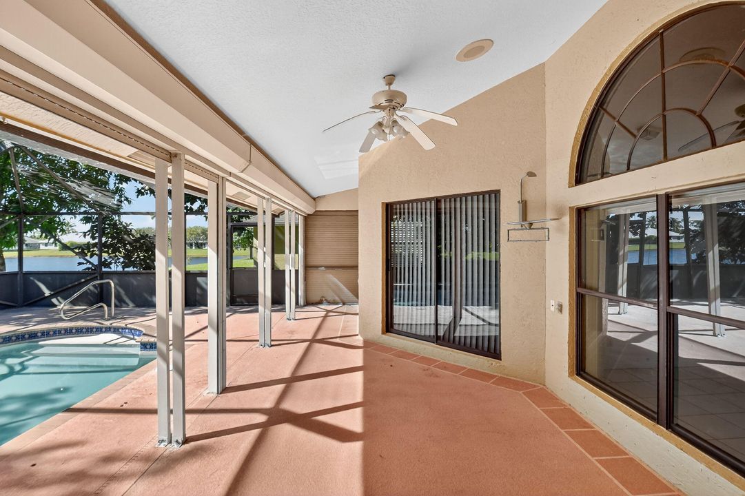 合同活跃: $599,900 (3 贝兹, 2 浴室, 2037 平方英尺)