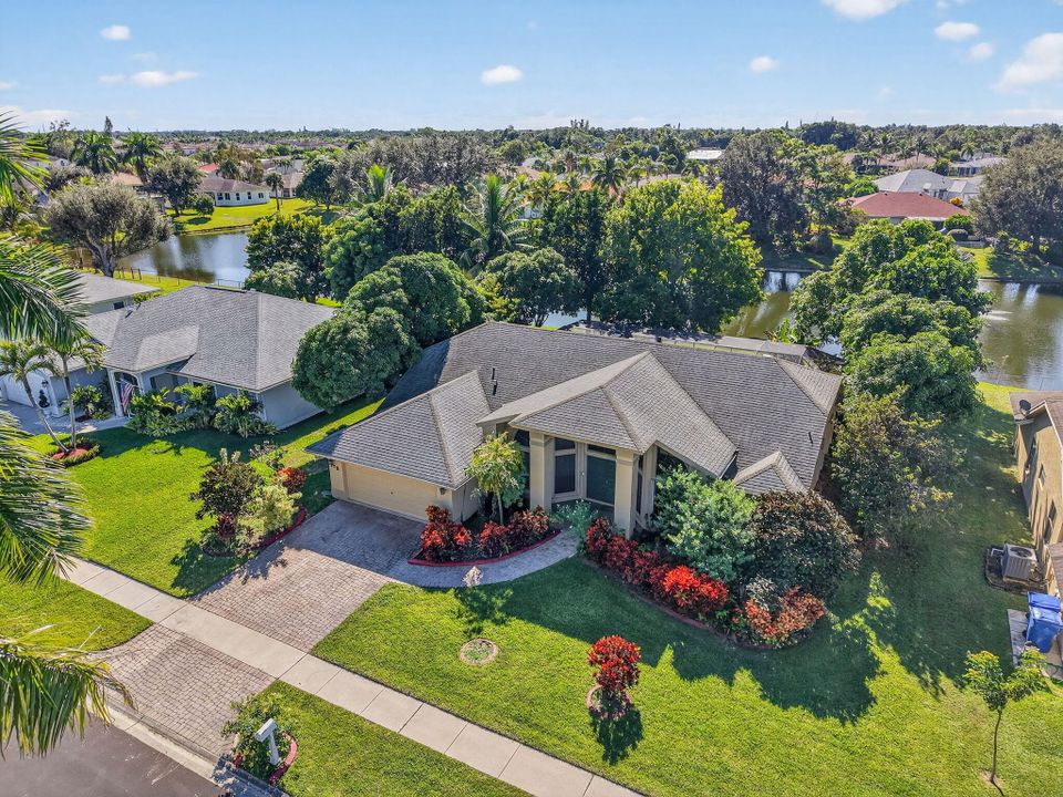 合同活跃: $599,900 (3 贝兹, 2 浴室, 2037 平方英尺)