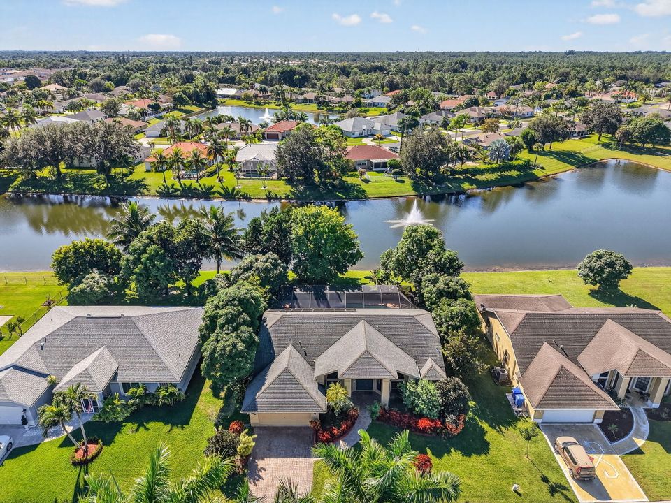 合同活跃: $599,900 (3 贝兹, 2 浴室, 2037 平方英尺)