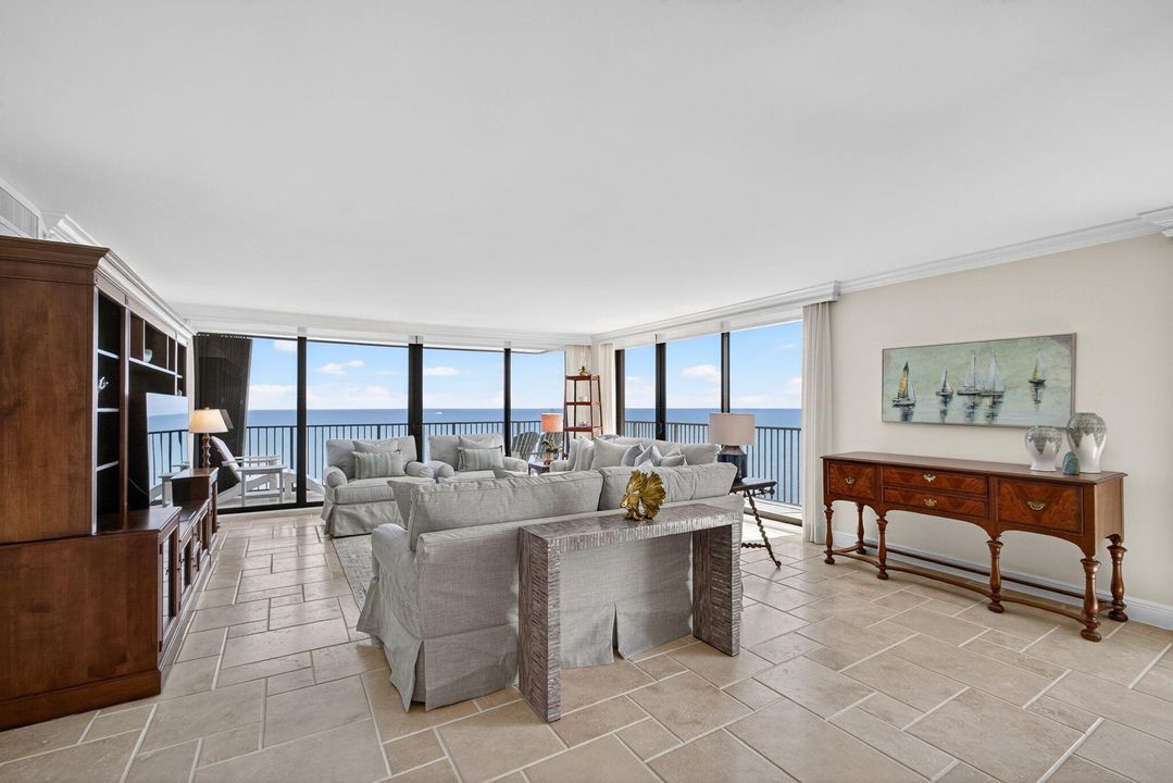 For Rent: $13,000 (3 beds, 2 baths, 2100 Square Feet)