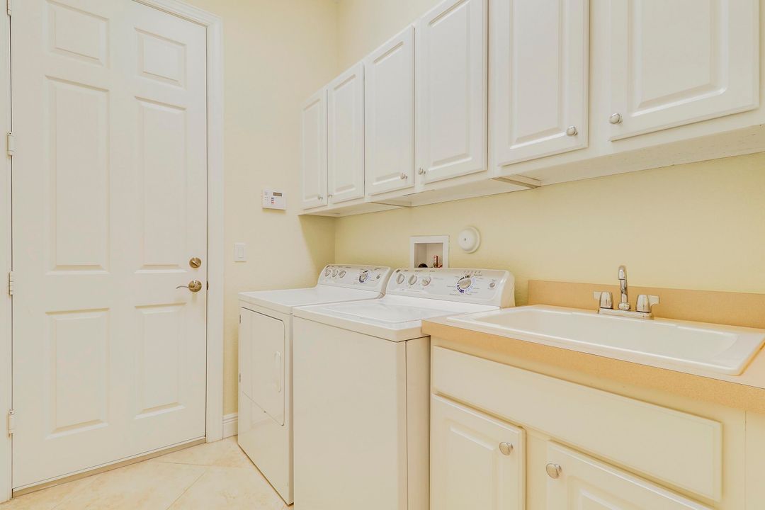 For Sale: $534,900 (3 beds, 2 baths, 2022 Square Feet)