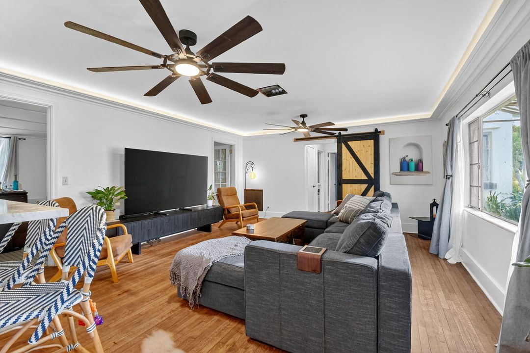 En Venta: $674,900 (2 camas, 1 baños, 1406 Pies cuadrados)