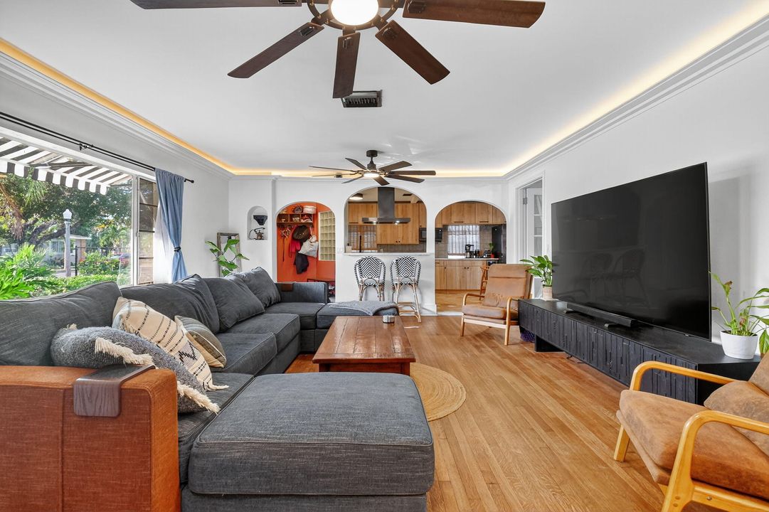 En Venta: $674,900 (2 camas, 1 baños, 1406 Pies cuadrados)