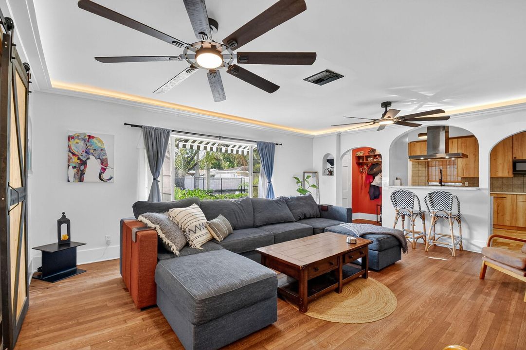 En Venta: $674,900 (2 camas, 1 baños, 1406 Pies cuadrados)