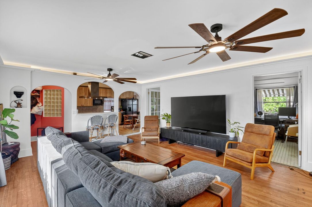 En Venta: $674,900 (2 camas, 1 baños, 1406 Pies cuadrados)