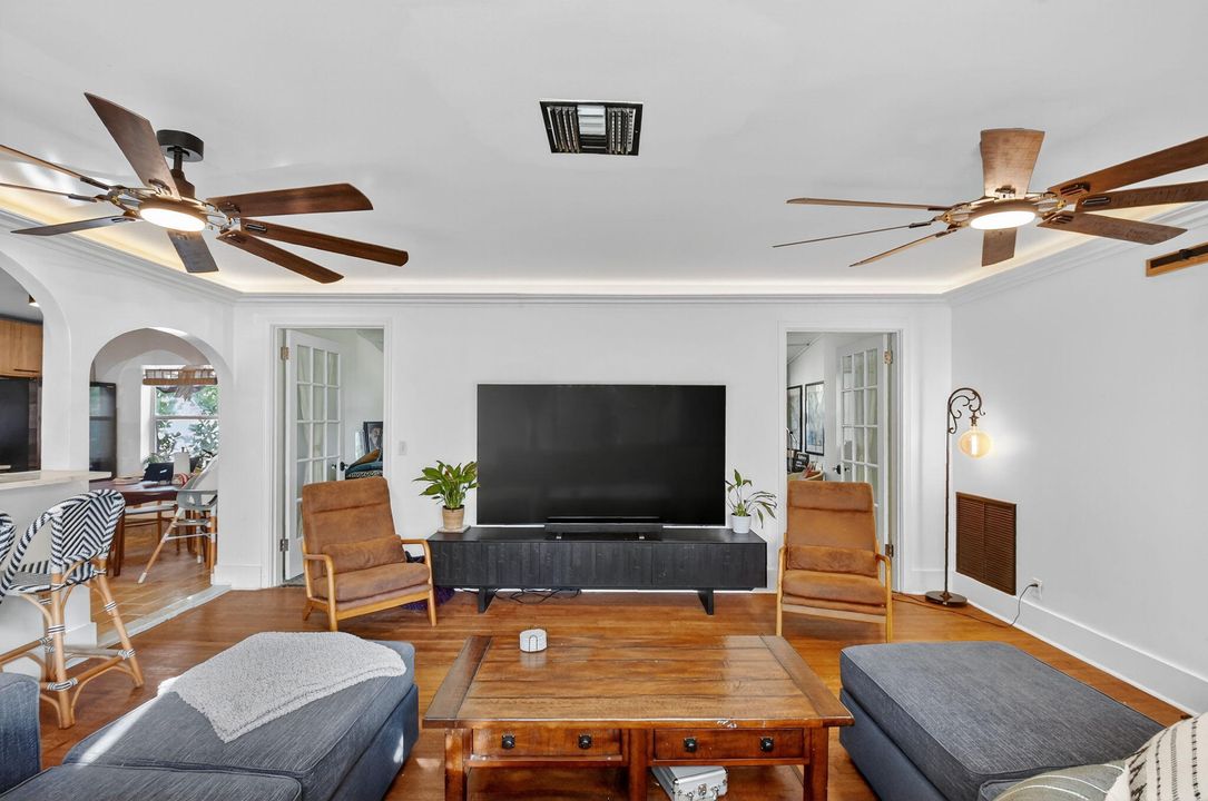 En Venta: $674,900 (2 camas, 1 baños, 1406 Pies cuadrados)