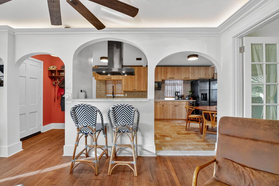 En Venta: $674,900 (2 camas, 1 baños, 1406 Pies cuadrados)