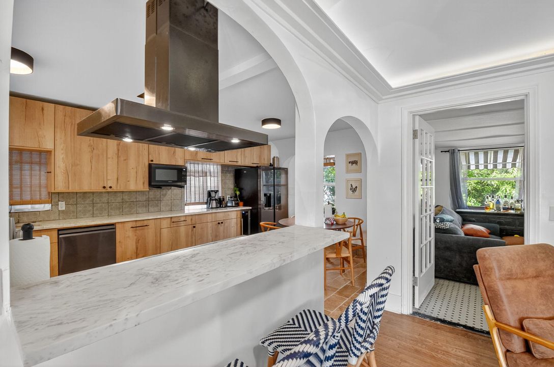 En Venta: $674,900 (2 camas, 1 baños, 1406 Pies cuadrados)