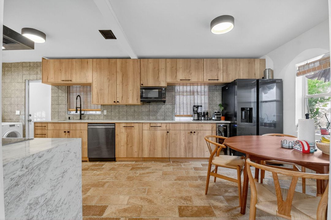 En Venta: $674,900 (2 camas, 1 baños, 1406 Pies cuadrados)