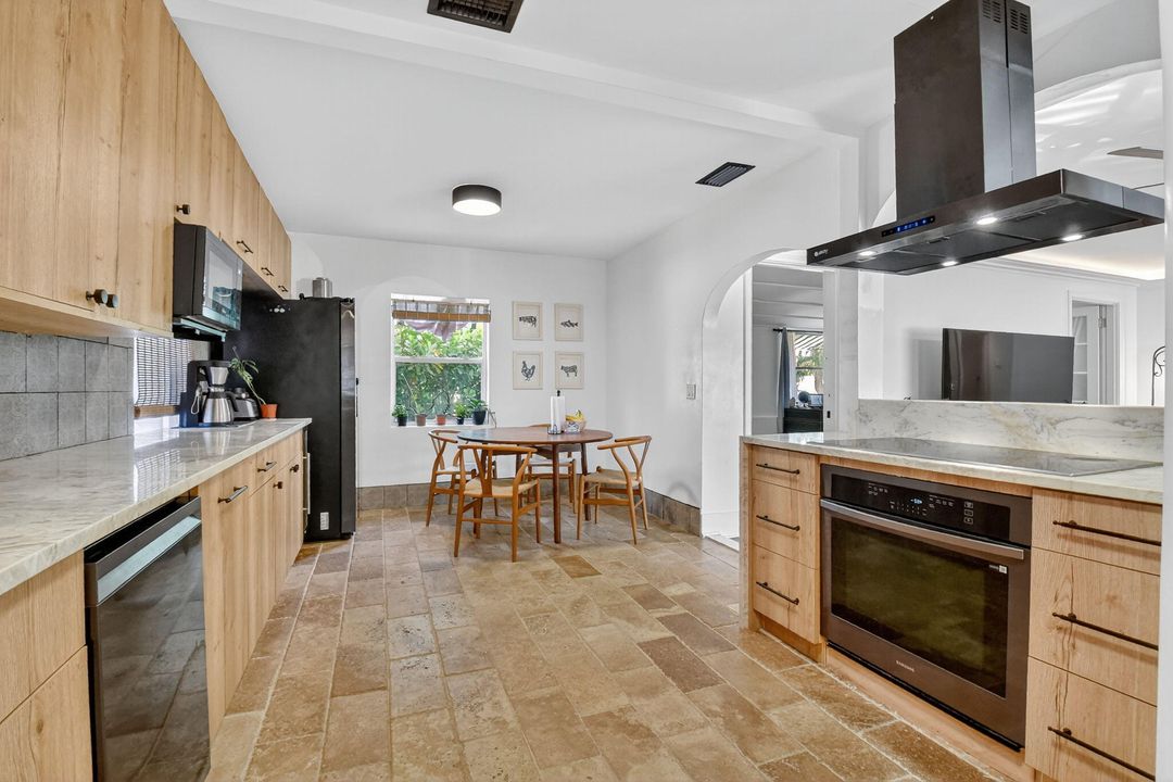 En Venta: $674,900 (2 camas, 1 baños, 1406 Pies cuadrados)