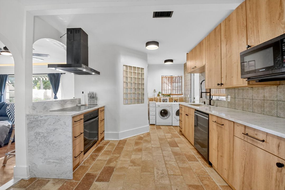 En Venta: $674,900 (2 camas, 1 baños, 1406 Pies cuadrados)