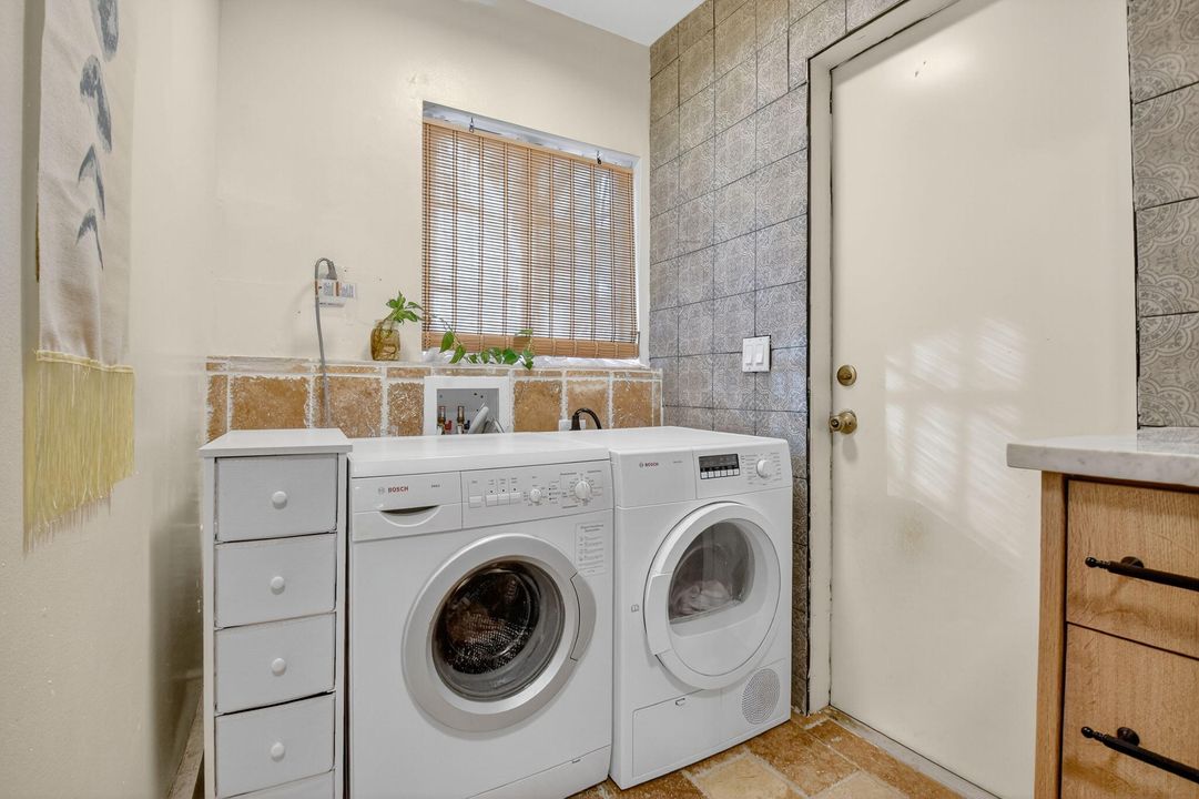 En Venta: $674,900 (2 camas, 1 baños, 1406 Pies cuadrados)