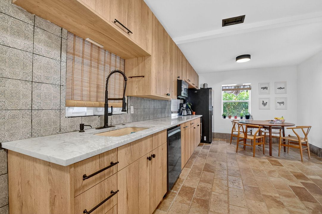 En Venta: $674,900 (2 camas, 1 baños, 1406 Pies cuadrados)