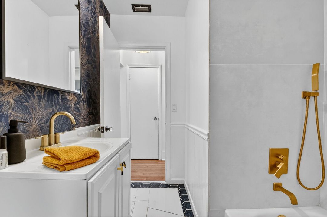 En Venta: $674,900 (2 camas, 1 baños, 1406 Pies cuadrados)