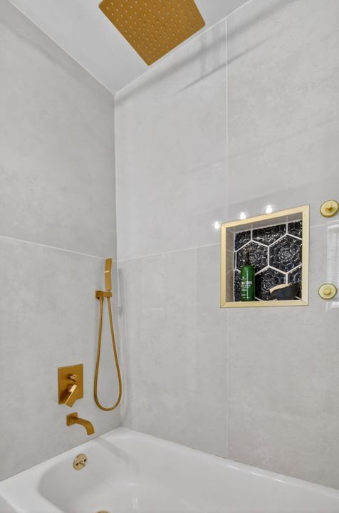 En Venta: $674,900 (2 camas, 1 baños, 1406 Pies cuadrados)