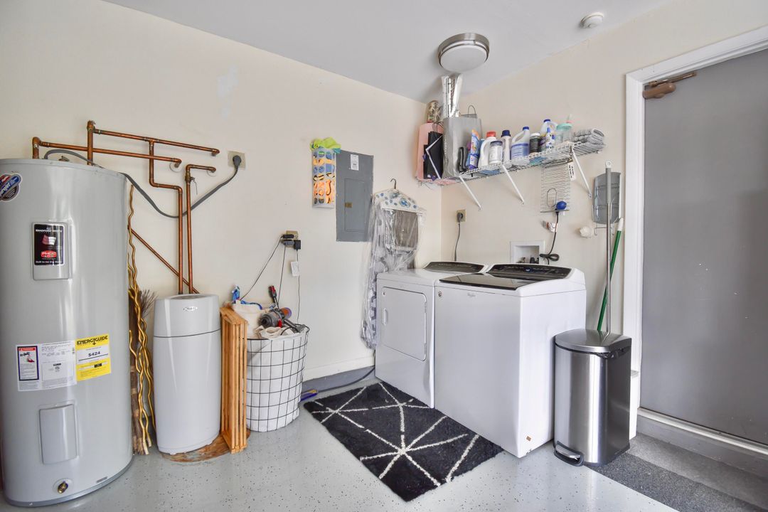 Active With Contract: $569,000 (3 beds, 2 baths, 1479 Square Feet)