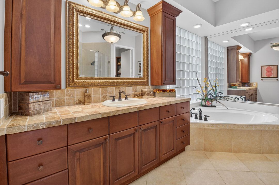 Activo con contrato: $1,695,000 (3 camas, 4 baños, 2880 Pies cuadrados)