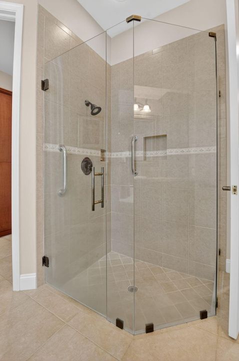 Activo con contrato: $1,695,000 (3 camas, 4 baños, 2880 Pies cuadrados)