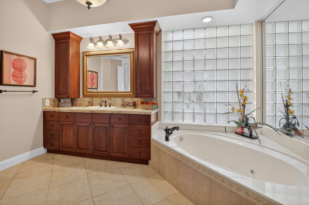 Activo con contrato: $1,695,000 (3 camas, 4 baños, 2880 Pies cuadrados)