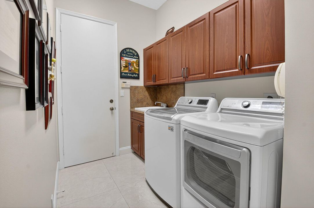 Activo con contrato: $1,695,000 (3 camas, 4 baños, 2880 Pies cuadrados)