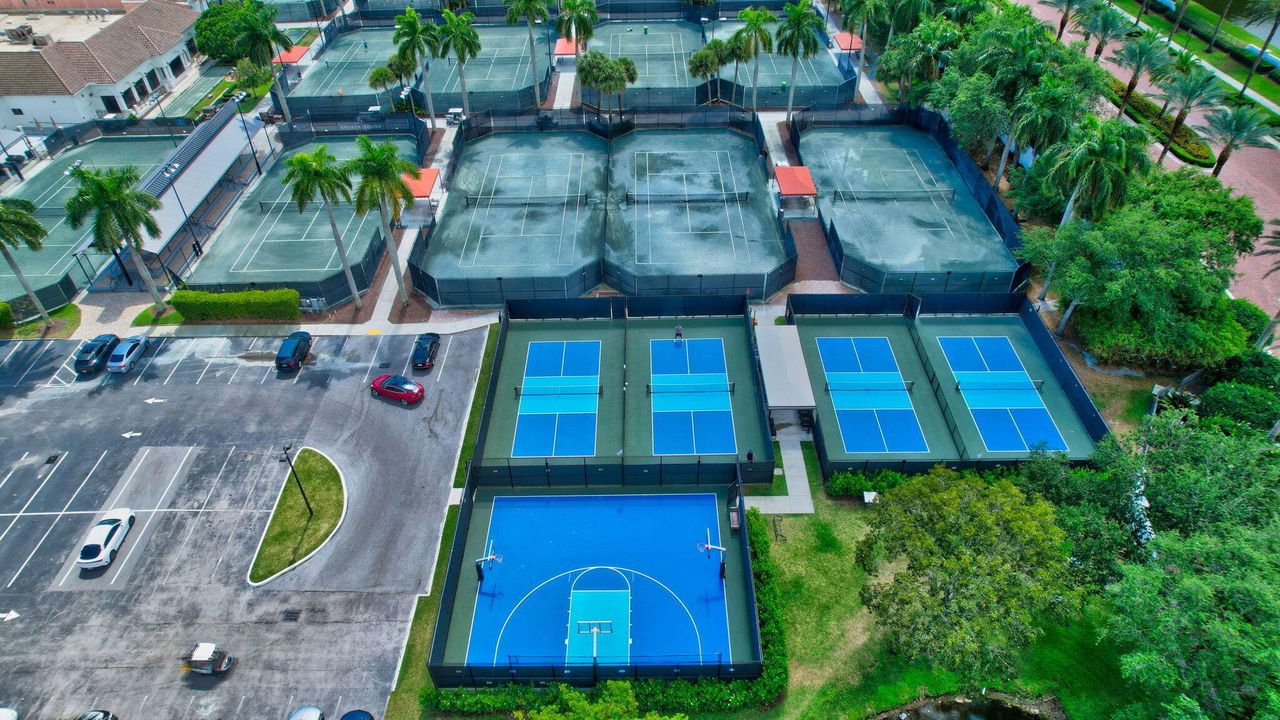 Activo con contrato: $1,695,000 (3 camas, 4 baños, 2880 Pies cuadrados)