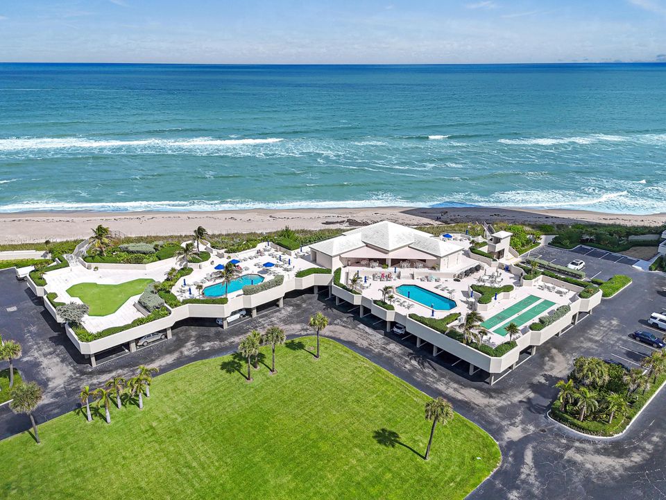 Под контрактом: $1,150,000 (2 спален, 2 ванн, 1435 Квадратных фут)