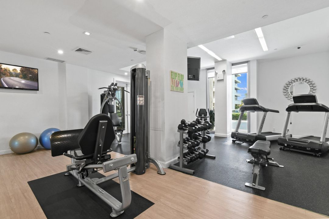 Под контрактом: $1,150,000 (2 спален, 2 ванн, 1435 Квадратных фут)