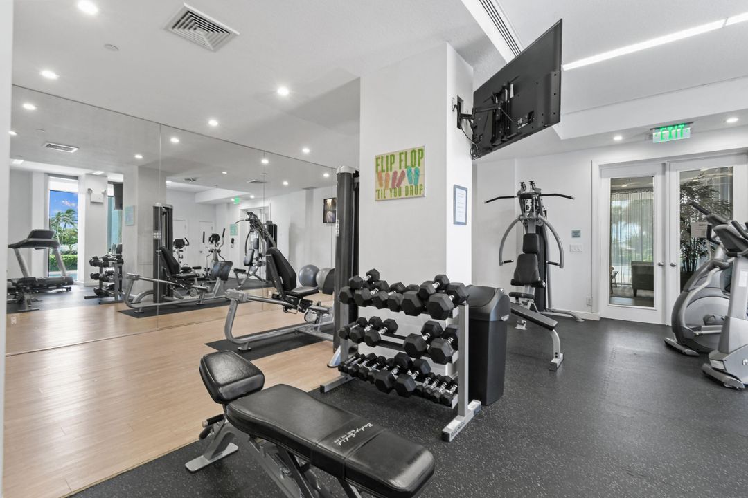 Под контрактом: $1,150,000 (2 спален, 2 ванн, 1435 Квадратных фут)