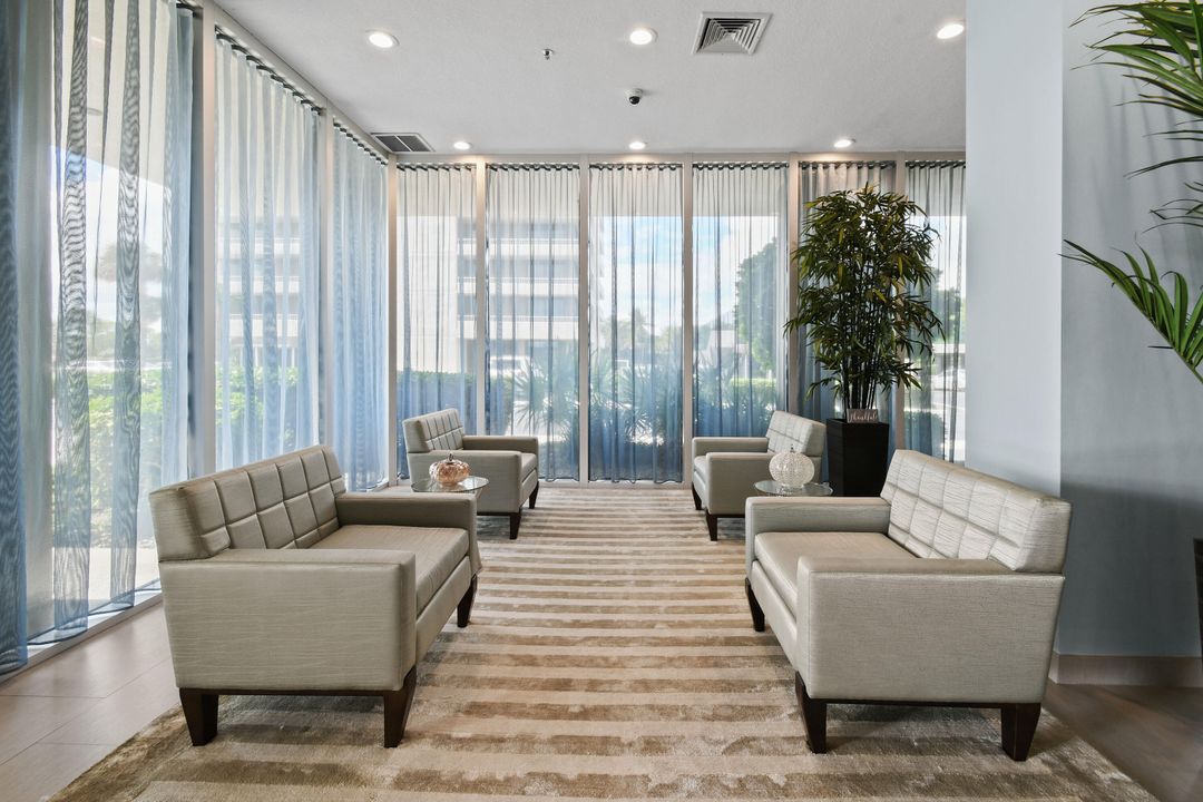 Под контрактом: $1,150,000 (2 спален, 2 ванн, 1435 Квадратных фут)