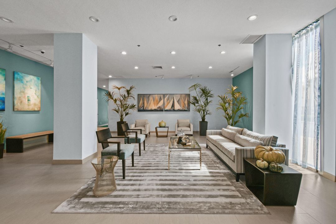 Под контрактом: $1,150,000 (2 спален, 2 ванн, 1435 Квадратных фут)