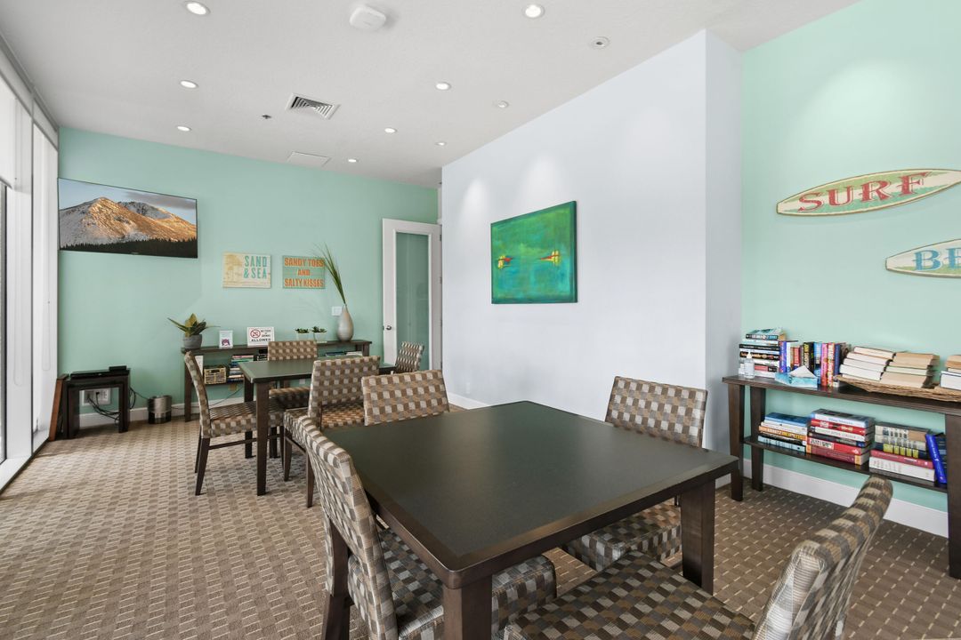 Под контрактом: $1,150,000 (2 спален, 2 ванн, 1435 Квадратных фут)