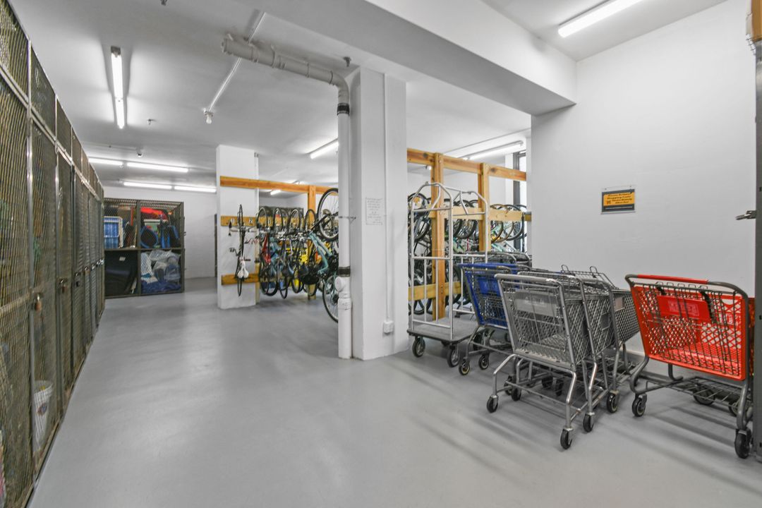 Под контрактом: $1,150,000 (2 спален, 2 ванн, 1435 Квадратных фут)