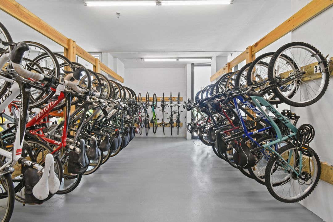 Под контрактом: $1,150,000 (2 спален, 2 ванн, 1435 Квадратных фут)