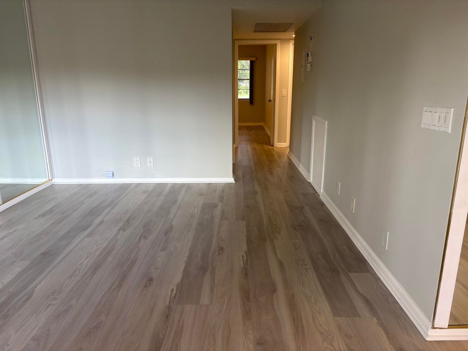 合同活跃: $1,799 (2 贝兹, 2 浴室, 916 平方英尺)