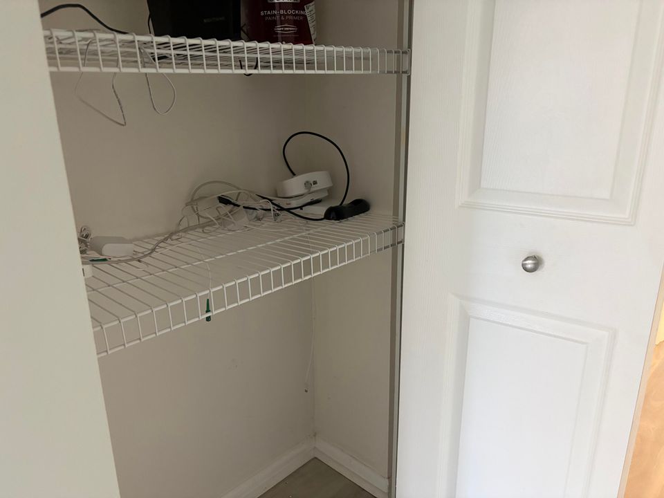 合同活跃: $1,799 (2 贝兹, 2 浴室, 916 平方英尺)