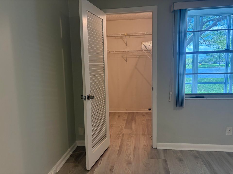 合同活跃: $1,799 (2 贝兹, 2 浴室, 916 平方英尺)