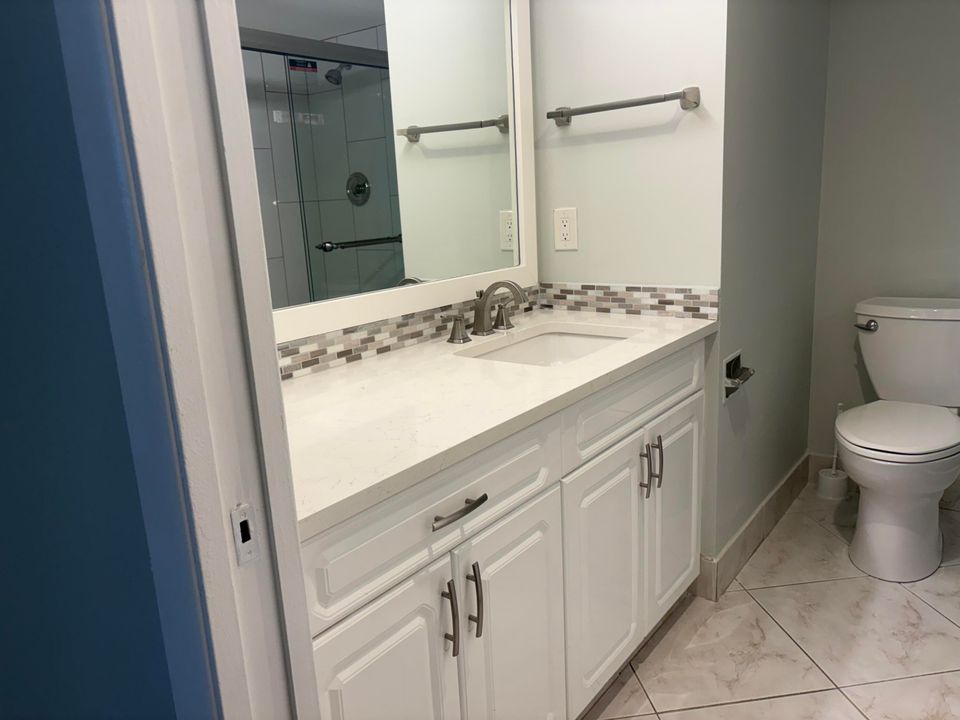 合同活跃: $1,799 (2 贝兹, 2 浴室, 916 平方英尺)