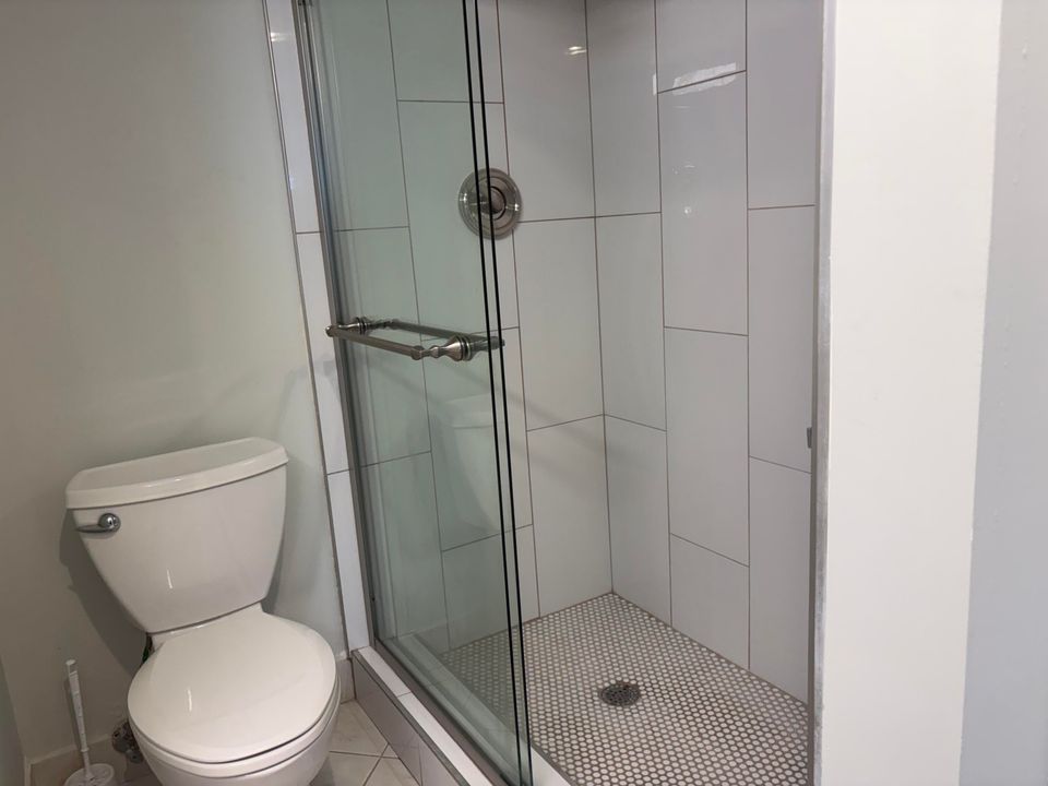 合同活跃: $1,799 (2 贝兹, 2 浴室, 916 平方英尺)