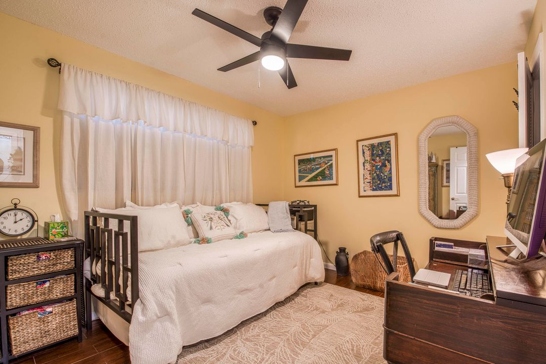 For Sale: $222,000 (2 beds, 2 baths, 904 Square Feet)