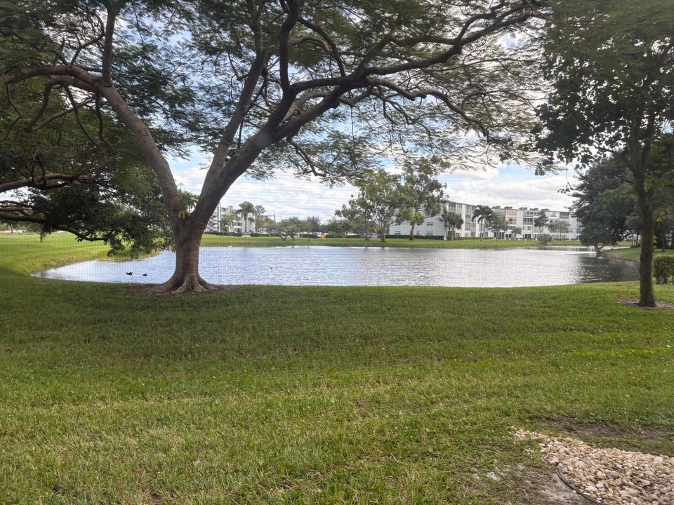 合同活跃: $1,799 (2 贝兹, 2 浴室, 916 平方英尺)