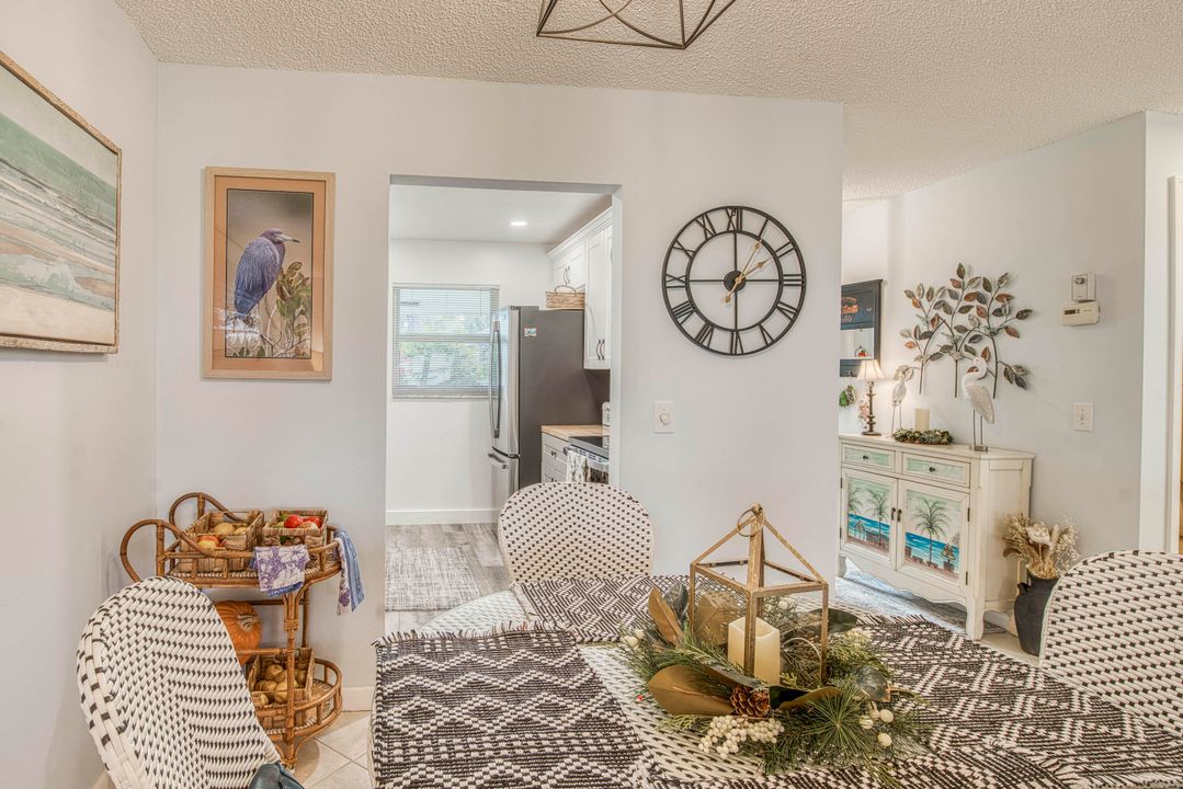 For Sale: $222,000 (2 beds, 2 baths, 904 Square Feet)