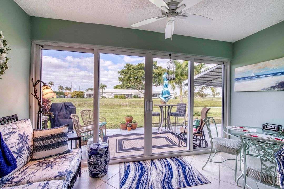 For Sale: $222,000 (2 beds, 2 baths, 904 Square Feet)