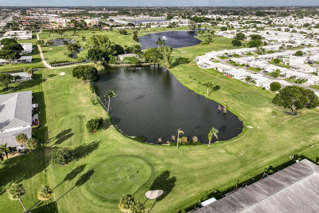 For Sale: $222,000 (2 beds, 2 baths, 904 Square Feet)