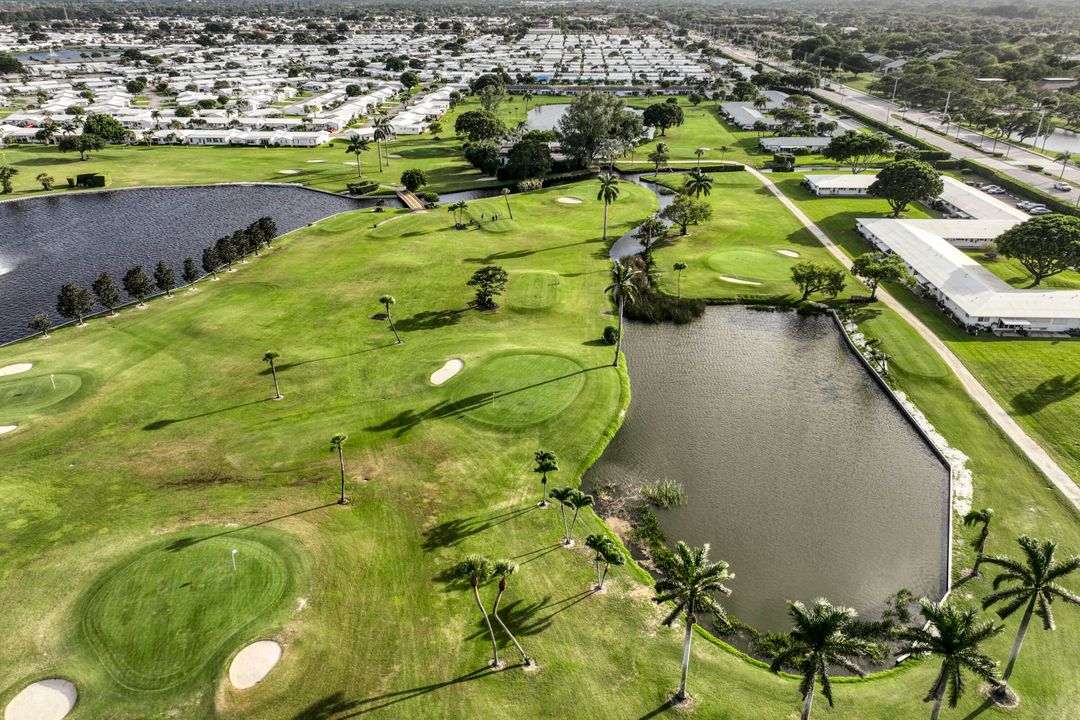 For Sale: $222,000 (2 beds, 2 baths, 904 Square Feet)