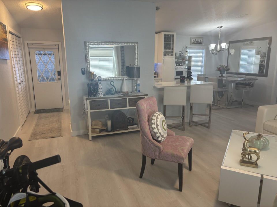 For Sale: $215,000 (3 beds, 2 baths, 1280 Square Feet)