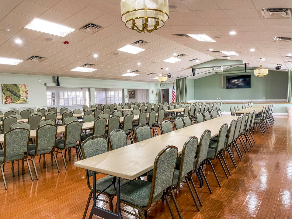 For Sale: $222,000 (2 beds, 2 baths, 904 Square Feet)